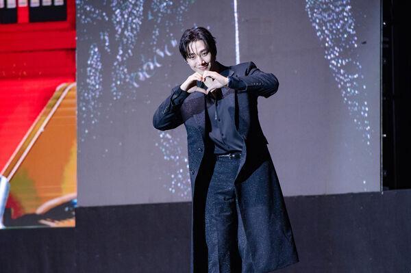 水间泡咖啡给你们！亲自见台北分公司员工麻将胡了2试玩李俊昊现身台大：我在茶(图1)